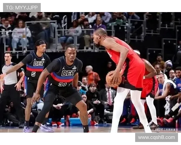 2018年11月24日活塞与火箭激战正酣双方球员展现精彩对决